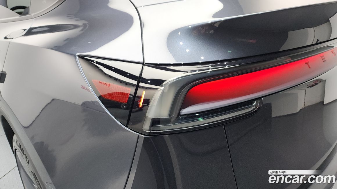 Tesla Model Y 2025