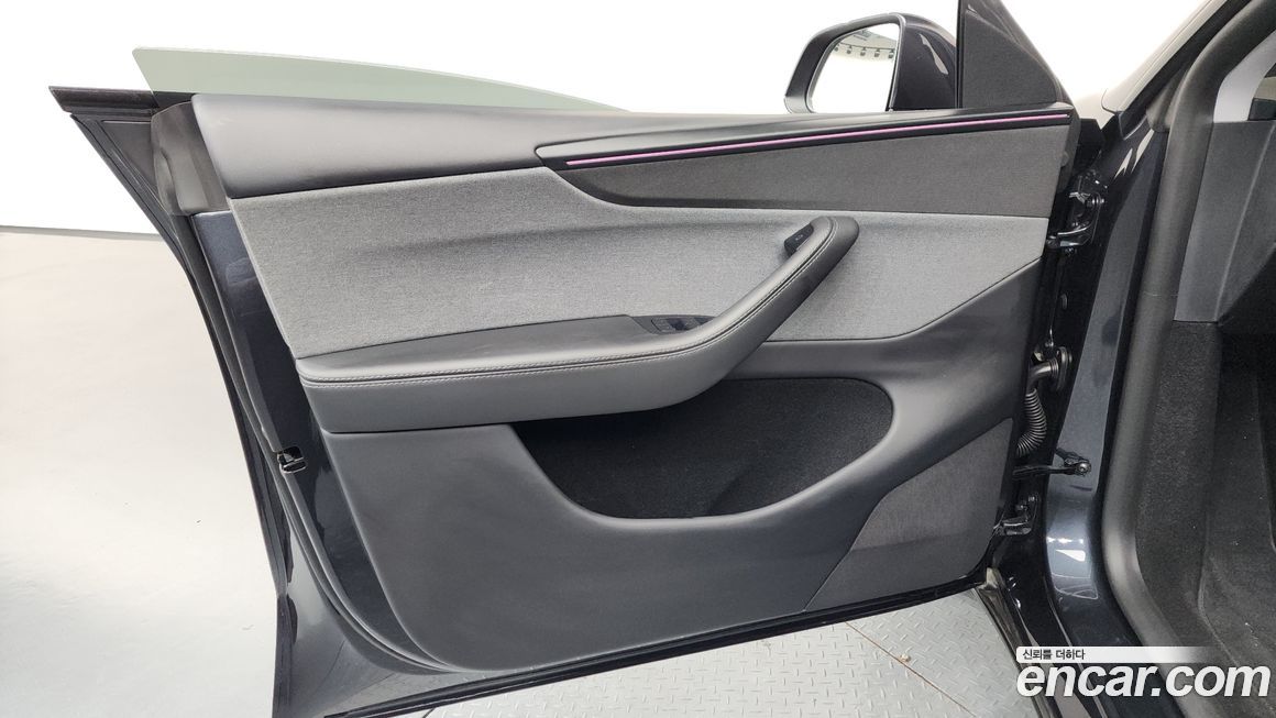 Tesla Model Y 2025