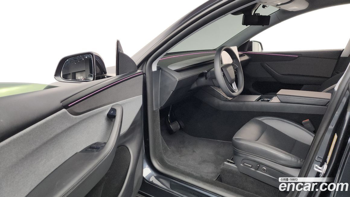 Tesla Model Y 2025