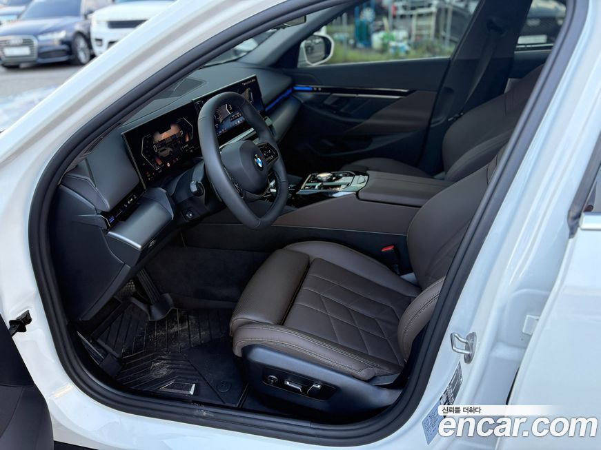 BMW 5-Series 2024