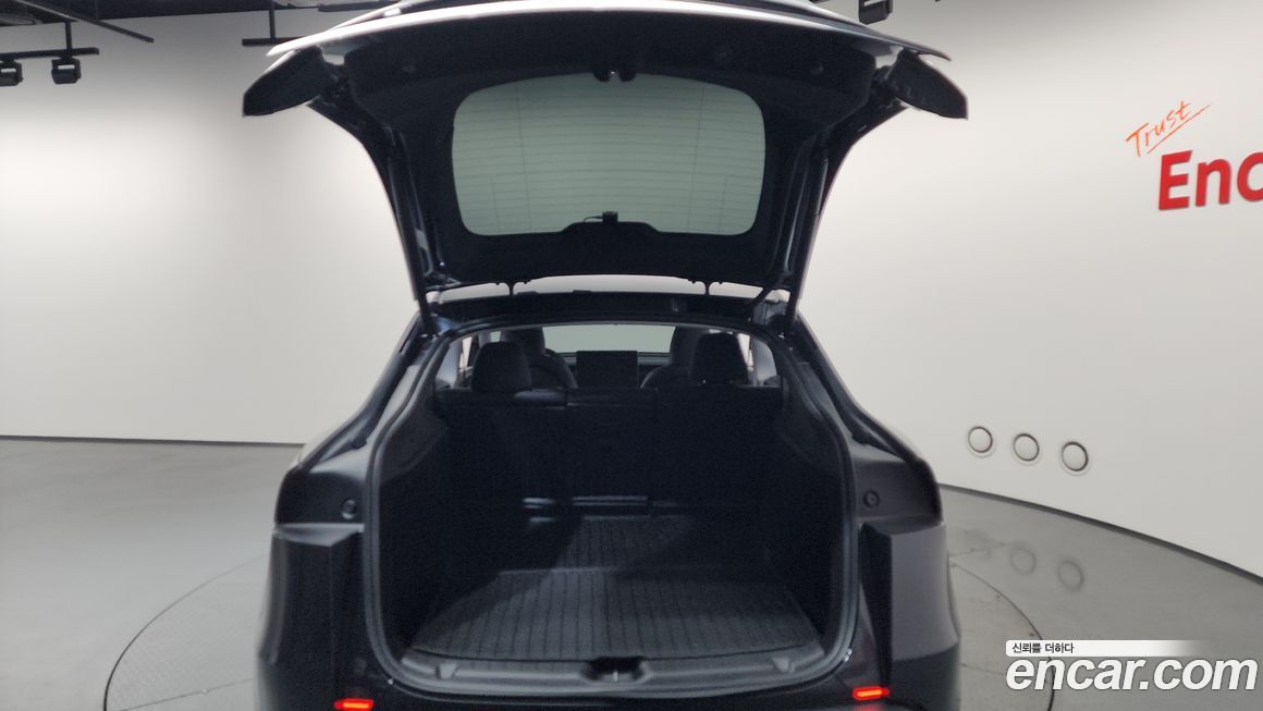Tesla Model Y 2025