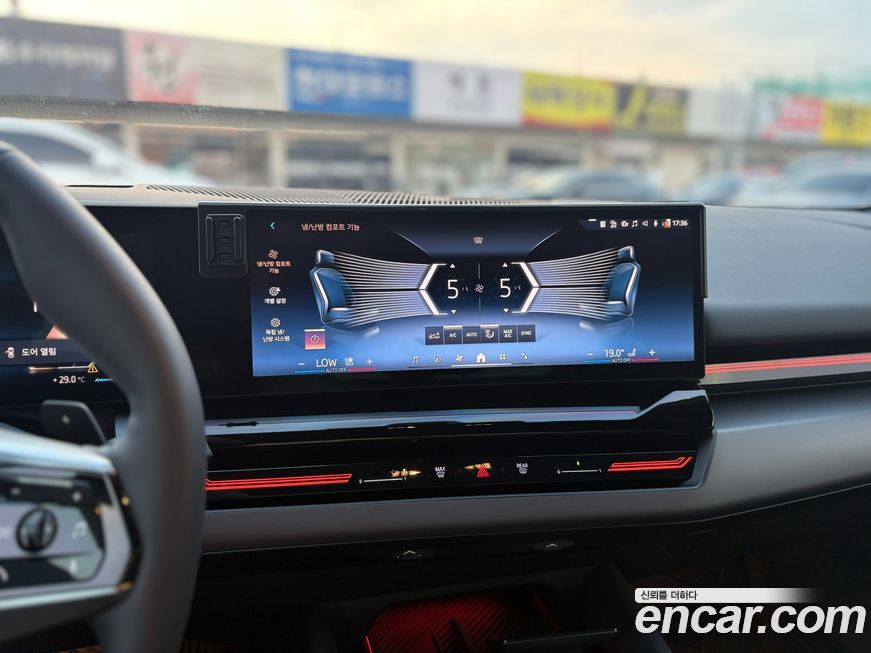 BMW 5-Series 2024