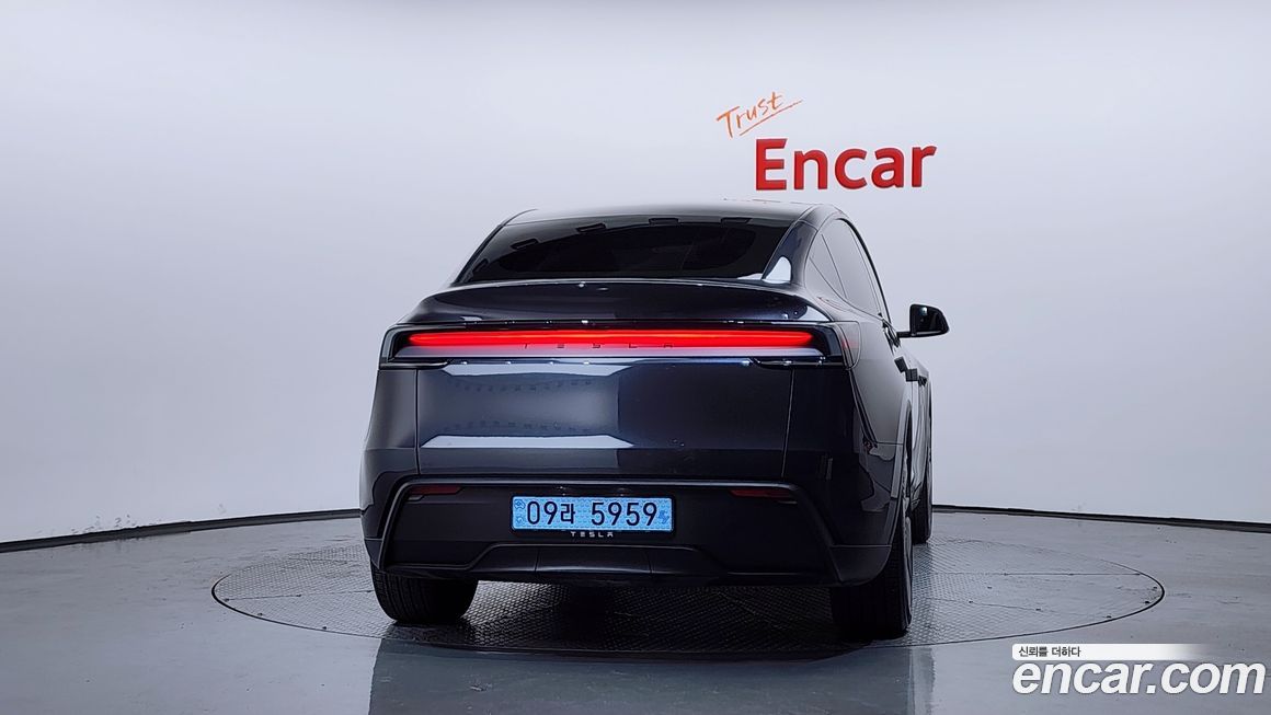 Tesla Model Y 2025
