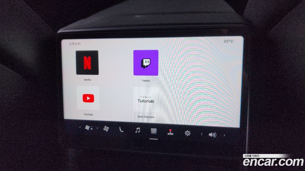 Tesla Model Y 2025