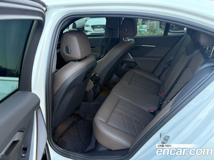 BMW 5-Series 2024