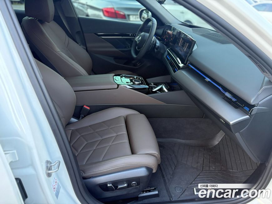 BMW 5-Series 2024