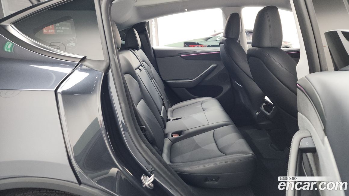 Tesla Model Y 2025