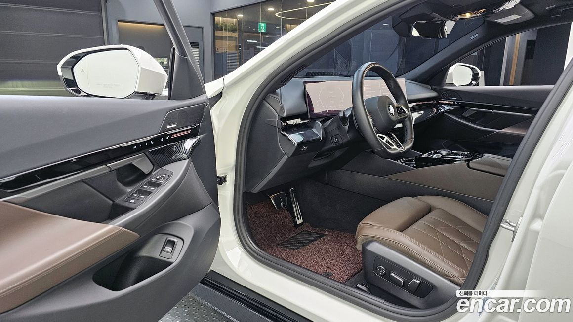 BMW 5-Series 2024