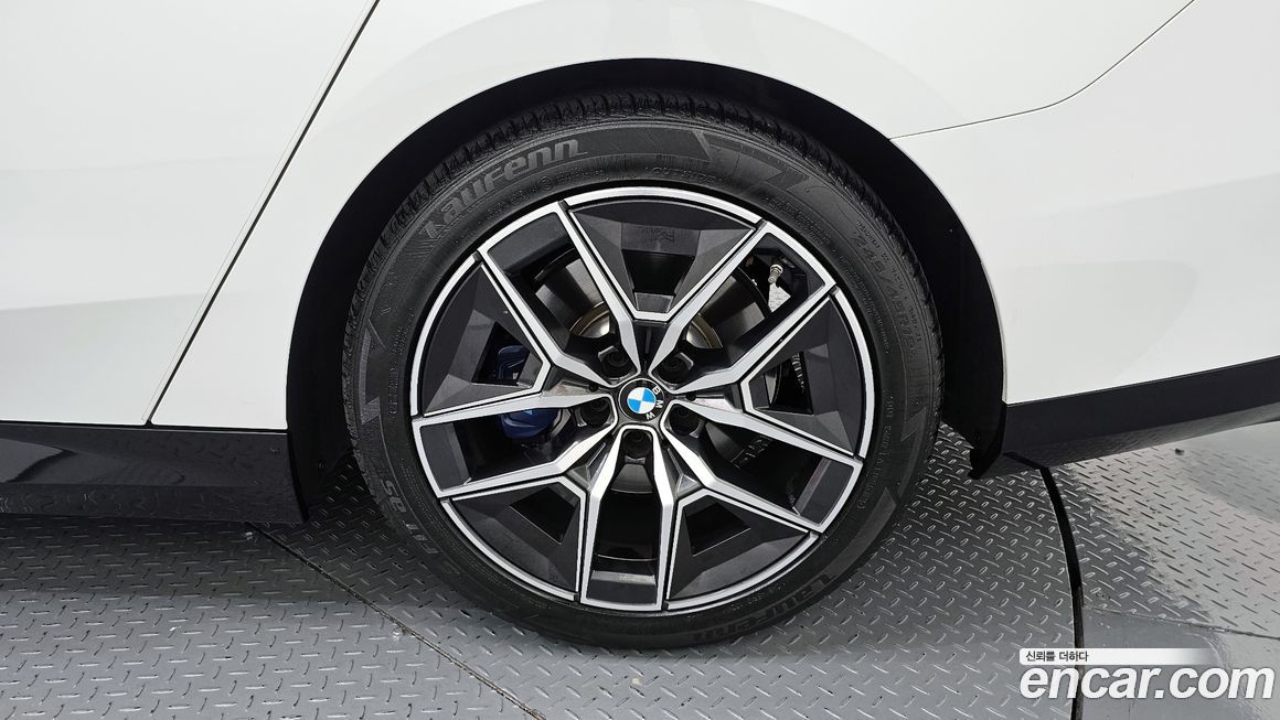 BMW 5-Series 2024