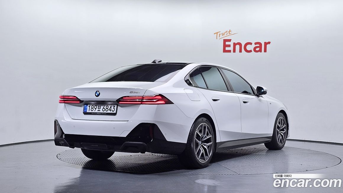 BMW 5-Series 2024