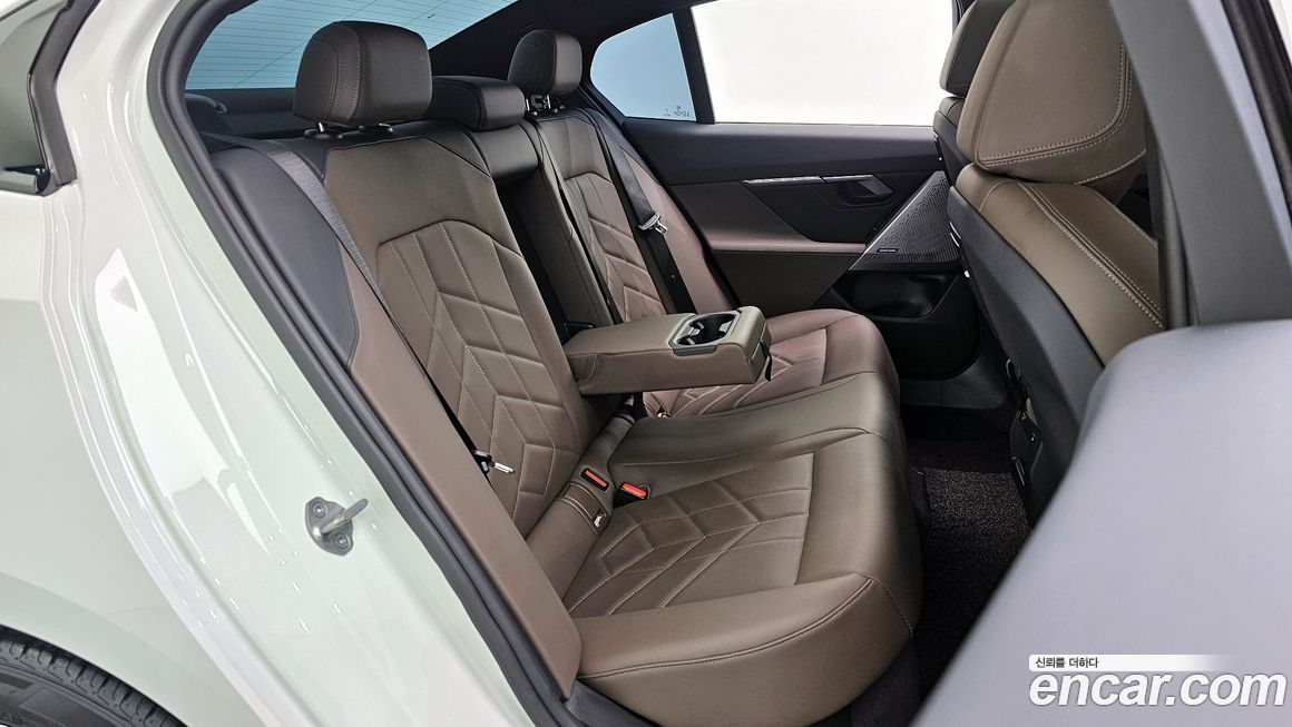 BMW 5-Series 2024