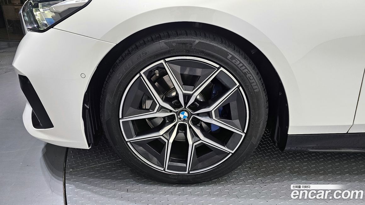 BMW 5-Series 2024