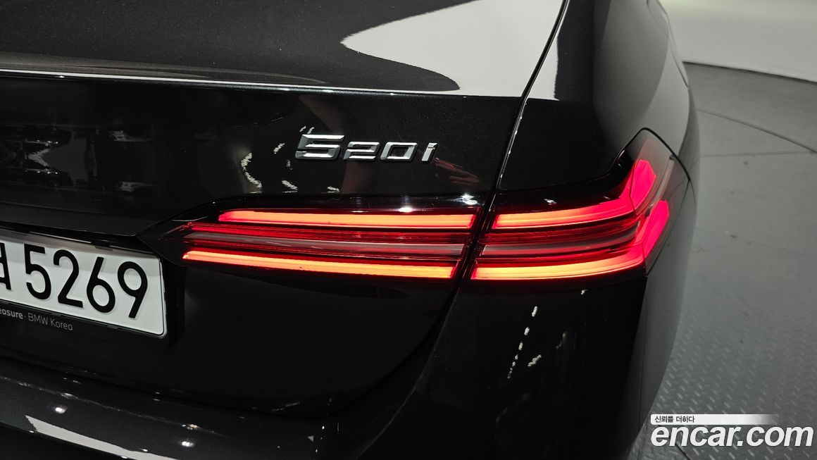 BMW 5-Series 2024