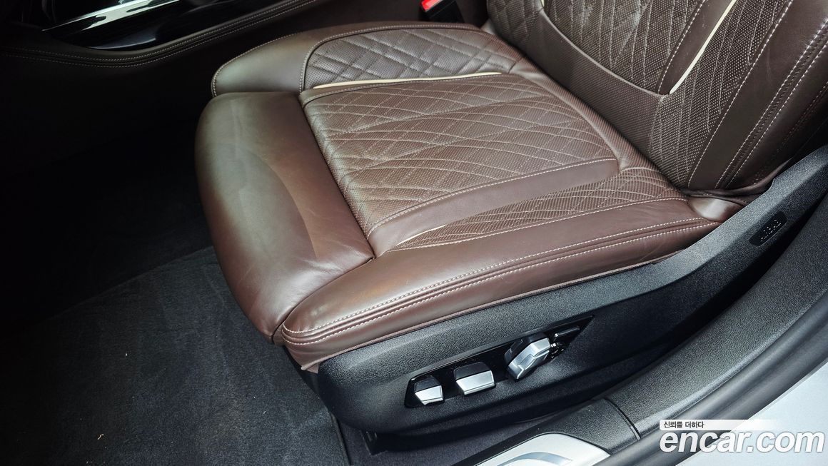 BMW 7-Series 2021