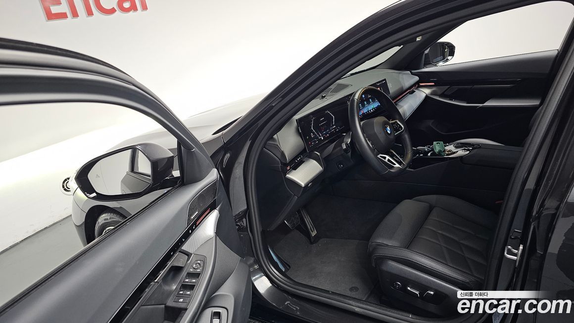 BMW 5-Series 2024