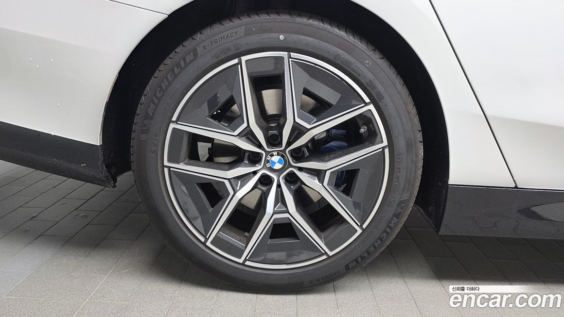 BMW 5-Series 2025