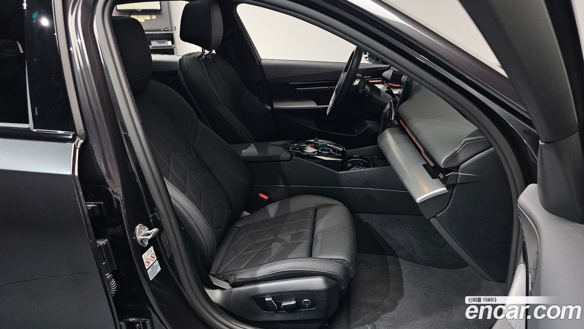 BMW 5-Series 2024