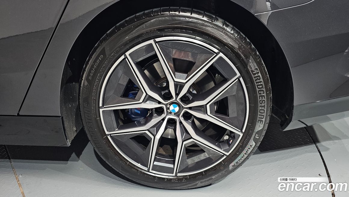 BMW 5-Series 2024