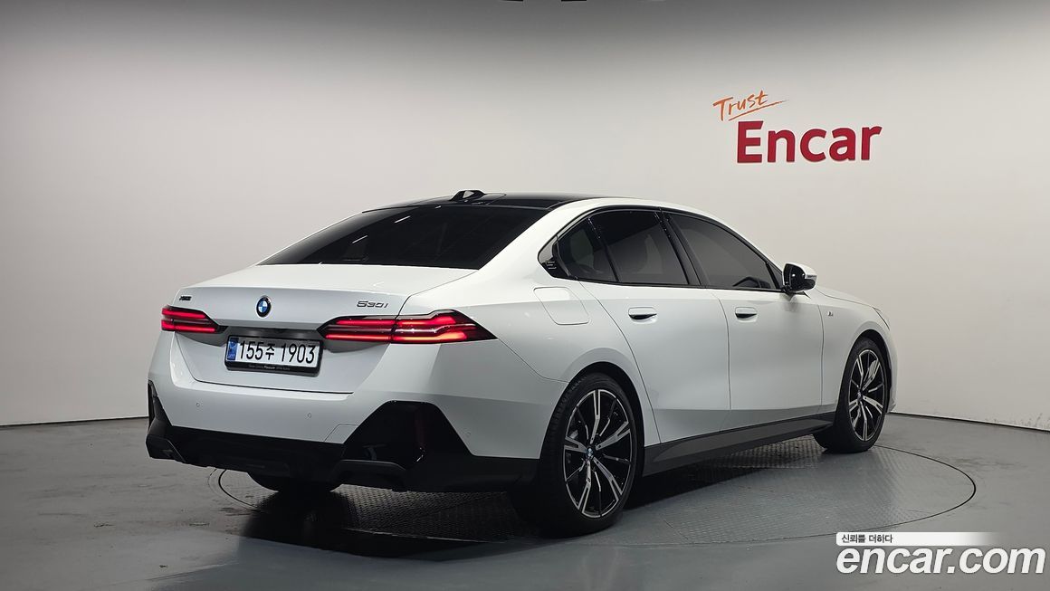 BMW 5-Series 2024