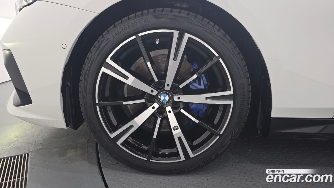 BMW 5-Series 2024