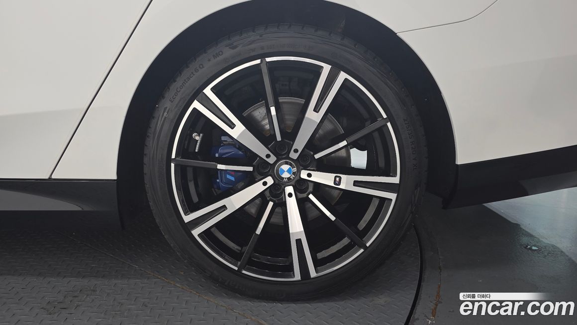 BMW 5-Series 2024
