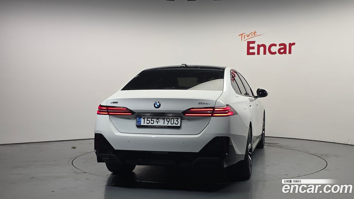 BMW 5-Series 2024
