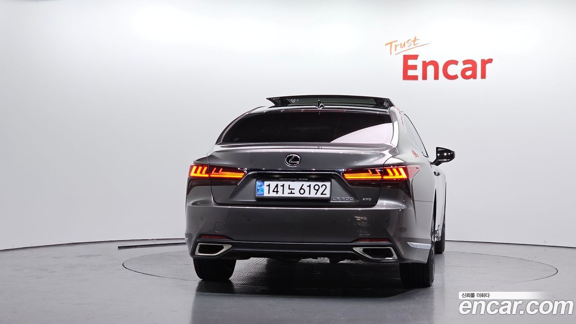 Lexus LS 2023