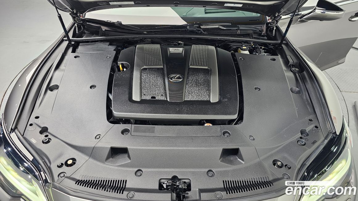 Lexus LS 2023