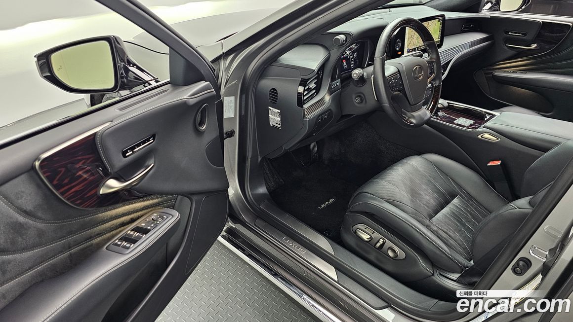 Lexus LS 2023