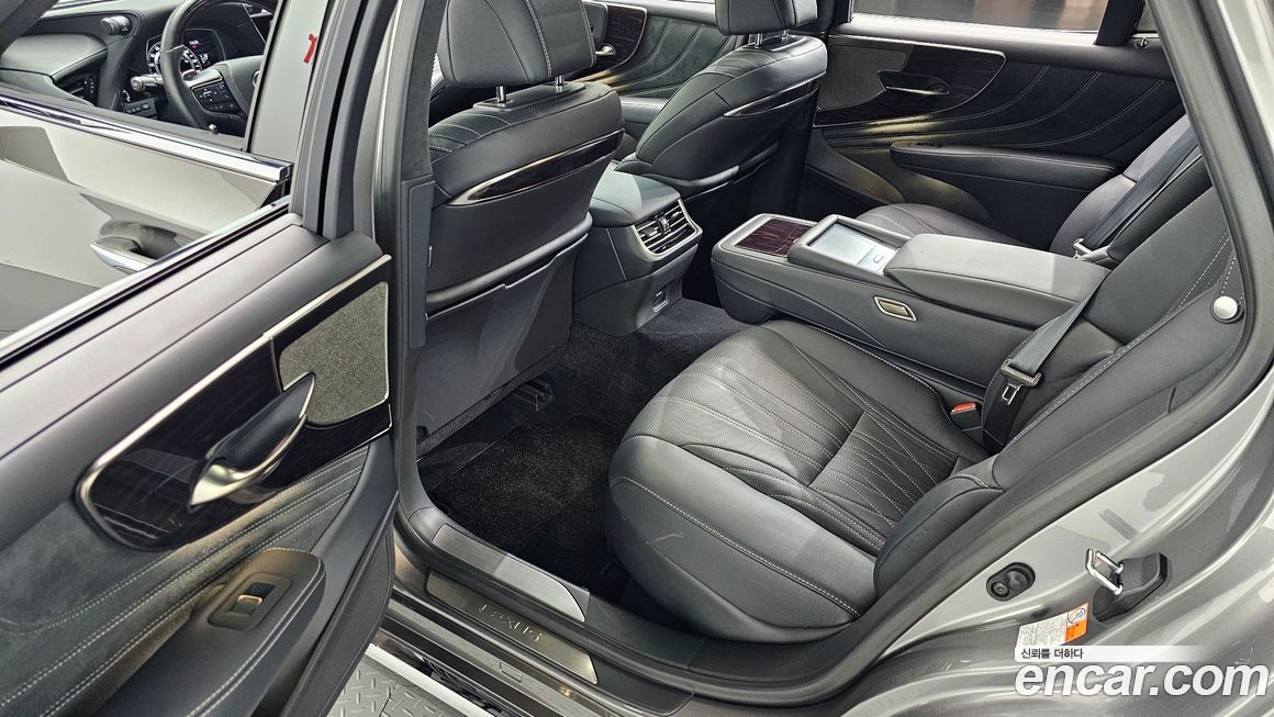 Lexus LS 2023