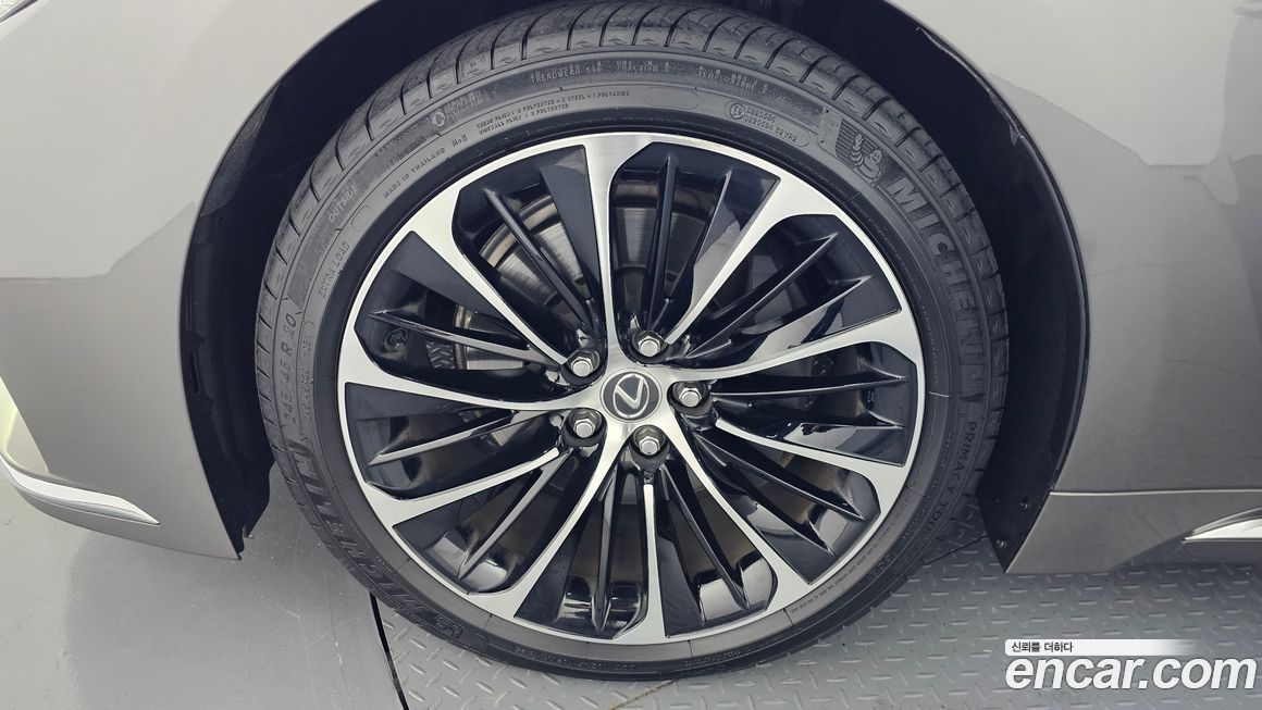 Lexus LS 2023