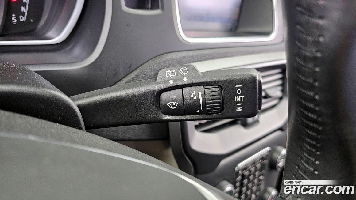 Volvo V40 2015