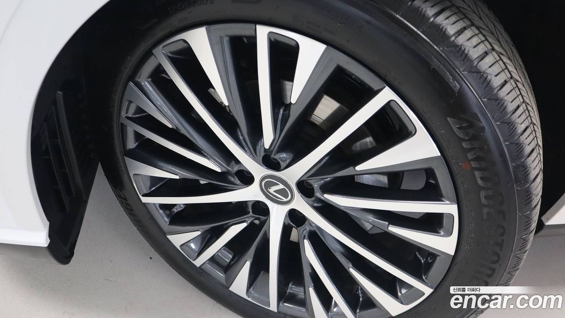 Lexus RX 2025