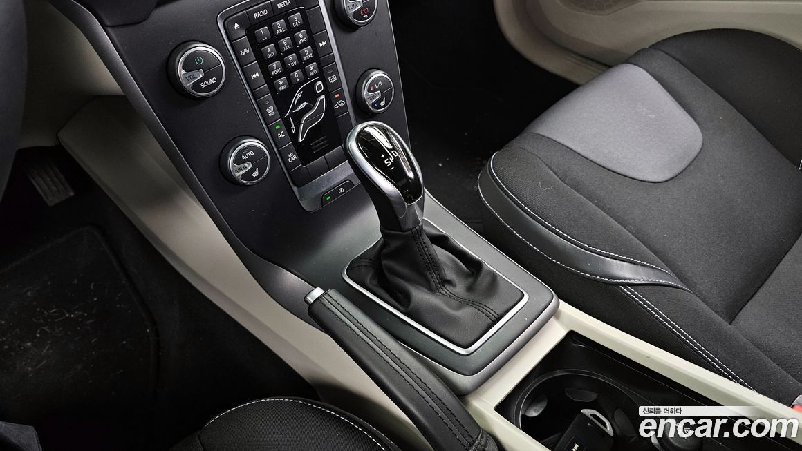 Volvo V40 2015