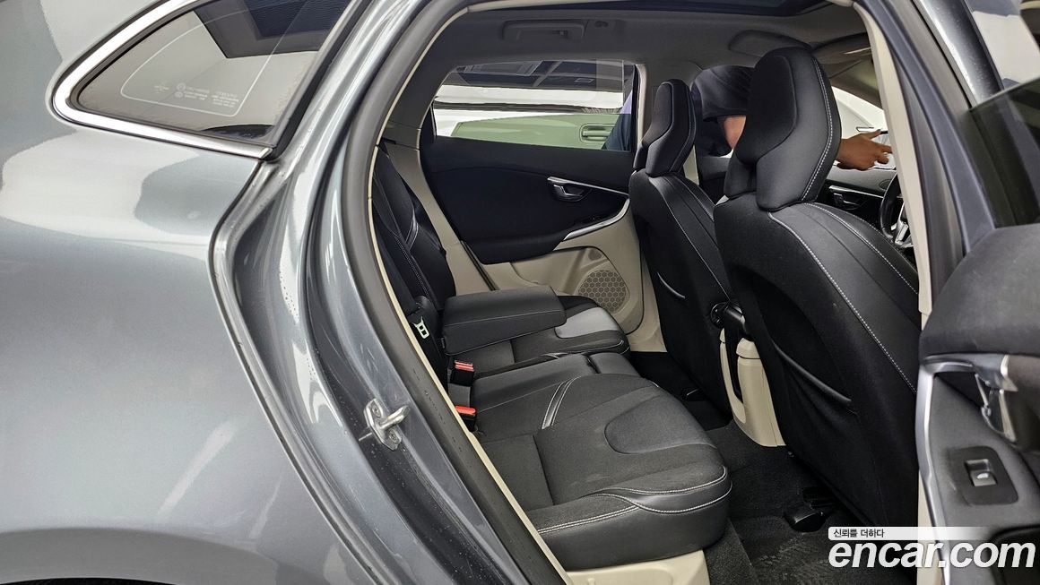 Volvo V40 2015