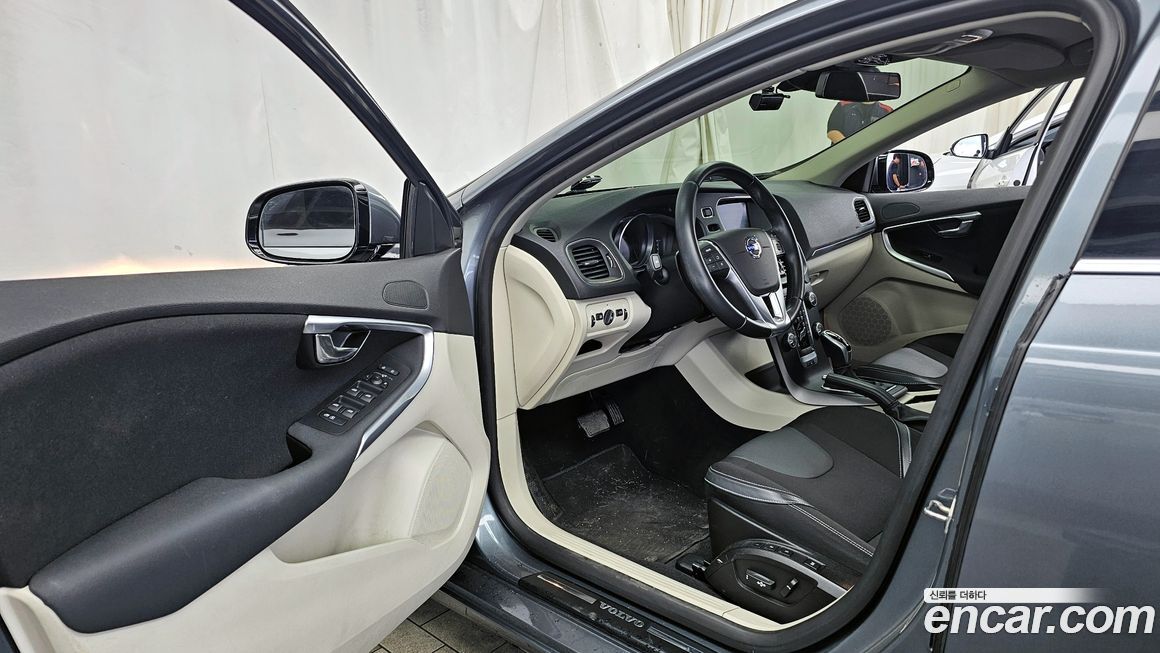 Volvo V40 2015