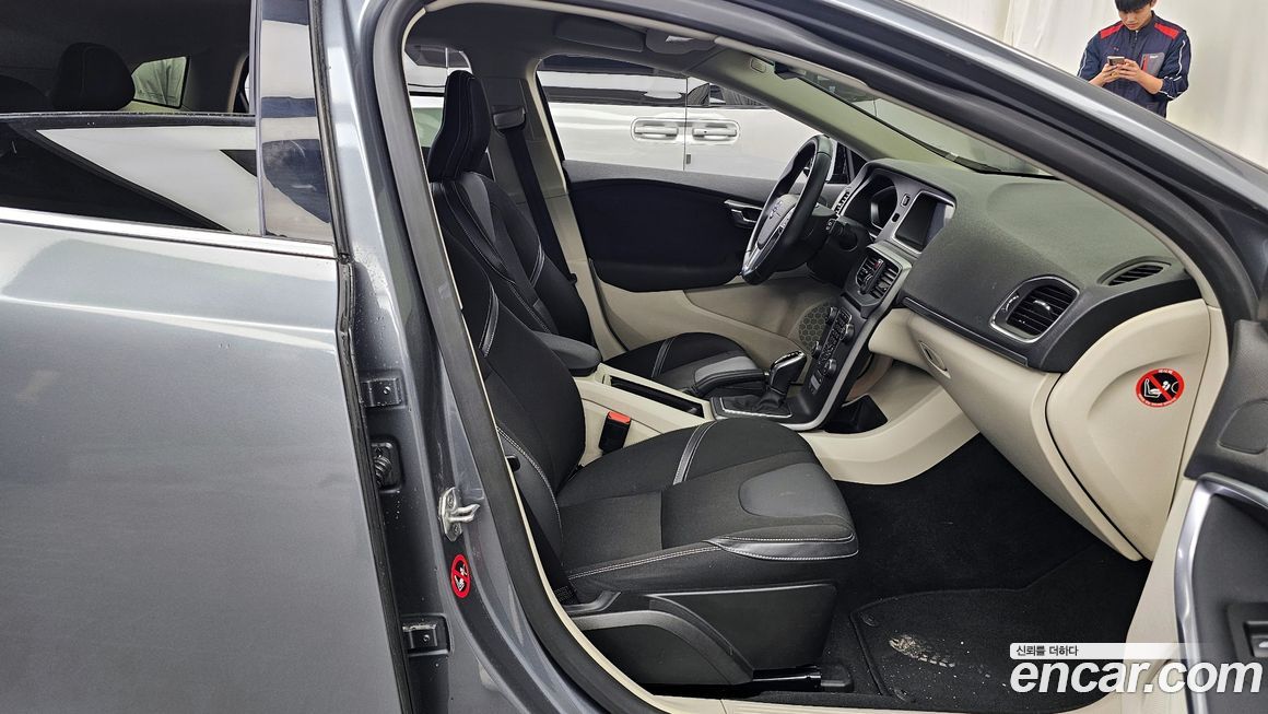 Volvo V40 2015