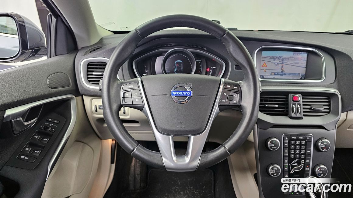 Volvo V40 2015