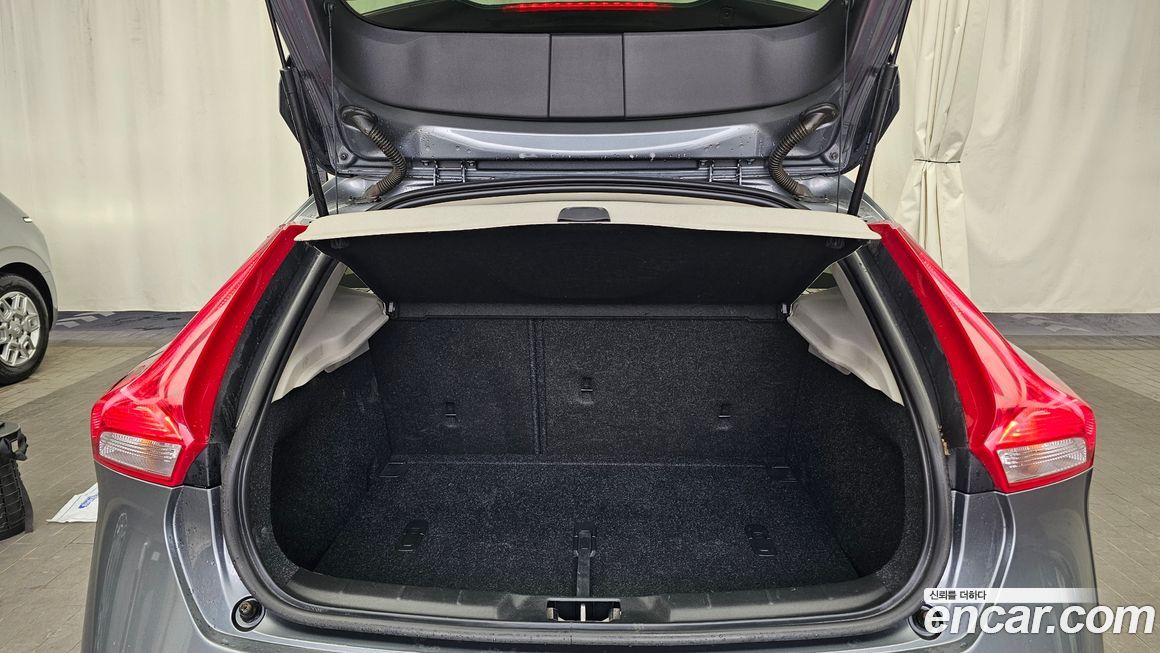 Volvo V40 2015