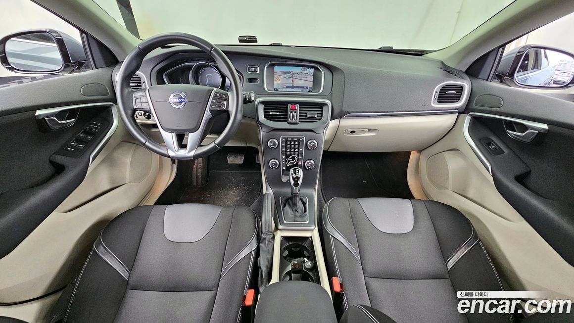 Volvo V40 2015