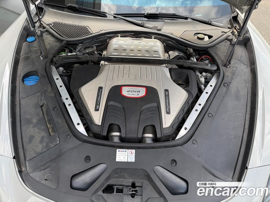 Porsche Panamera 2021