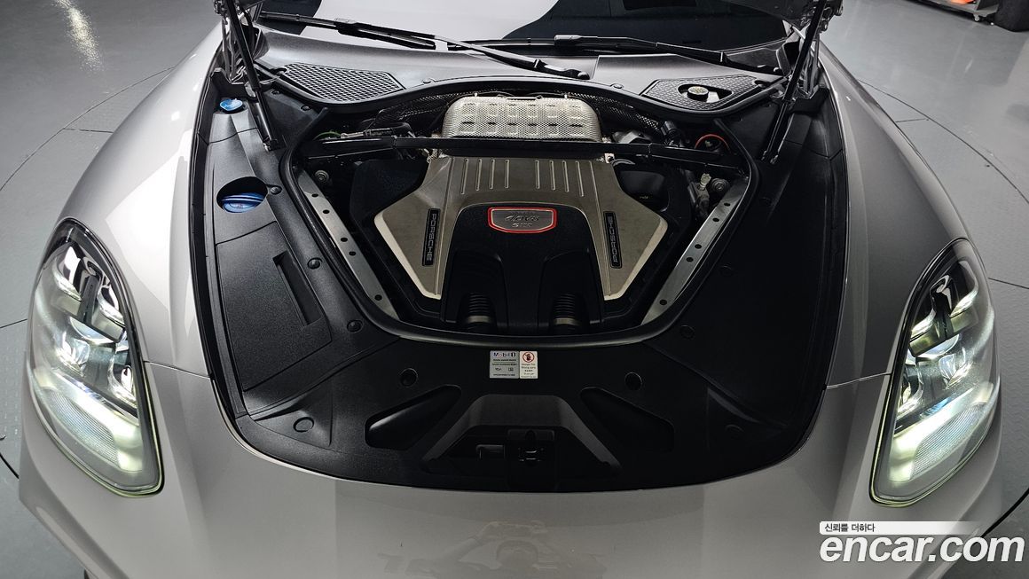 Porsche Panamera 2021