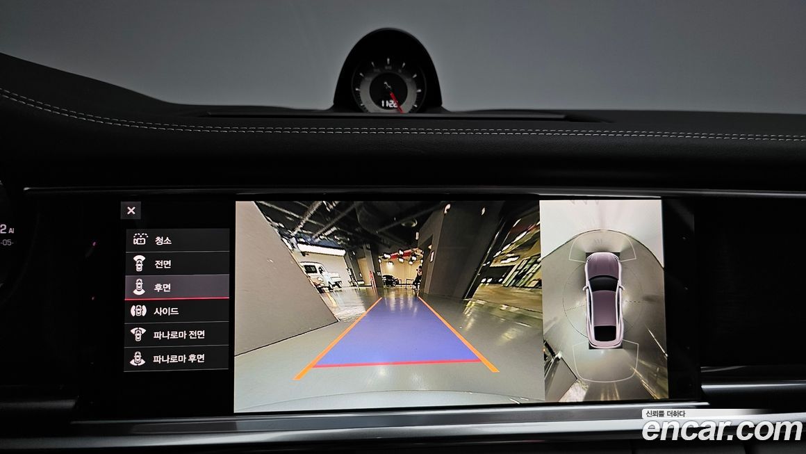 Porsche Panamera 2021