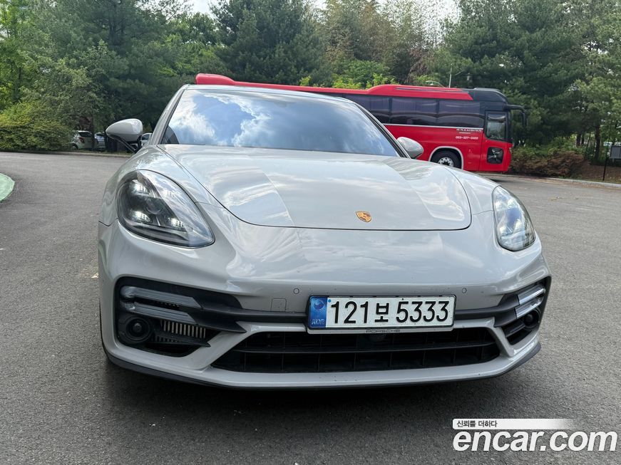 Porsche Panamera 2021