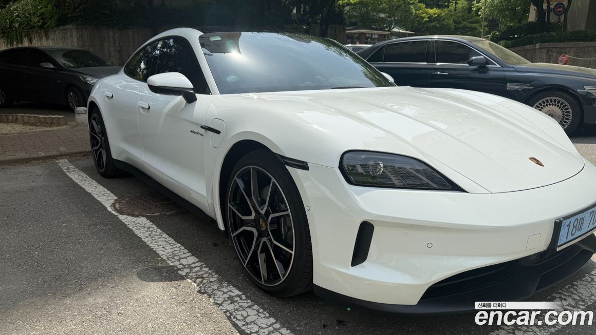 Porsche Taycan 2025