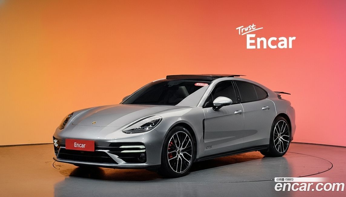 Porsche Panamera 2021