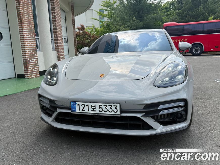 Porsche Panamera 2021