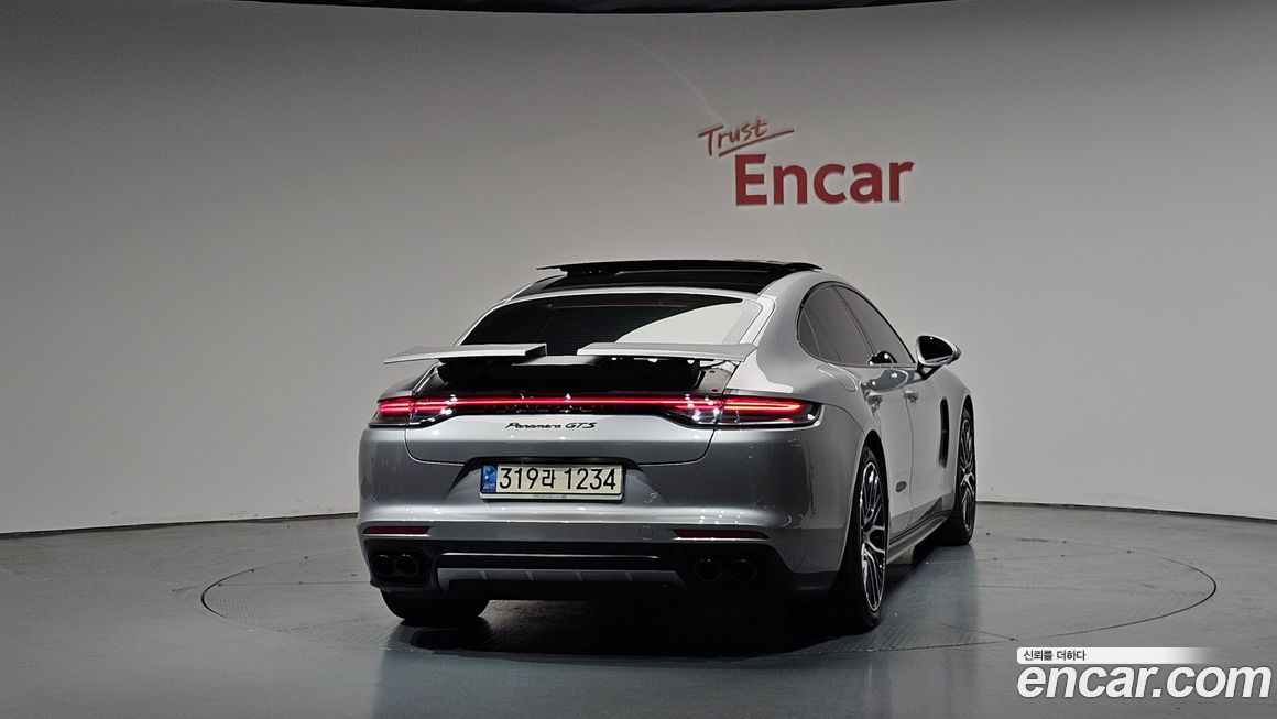 Porsche Panamera 2021