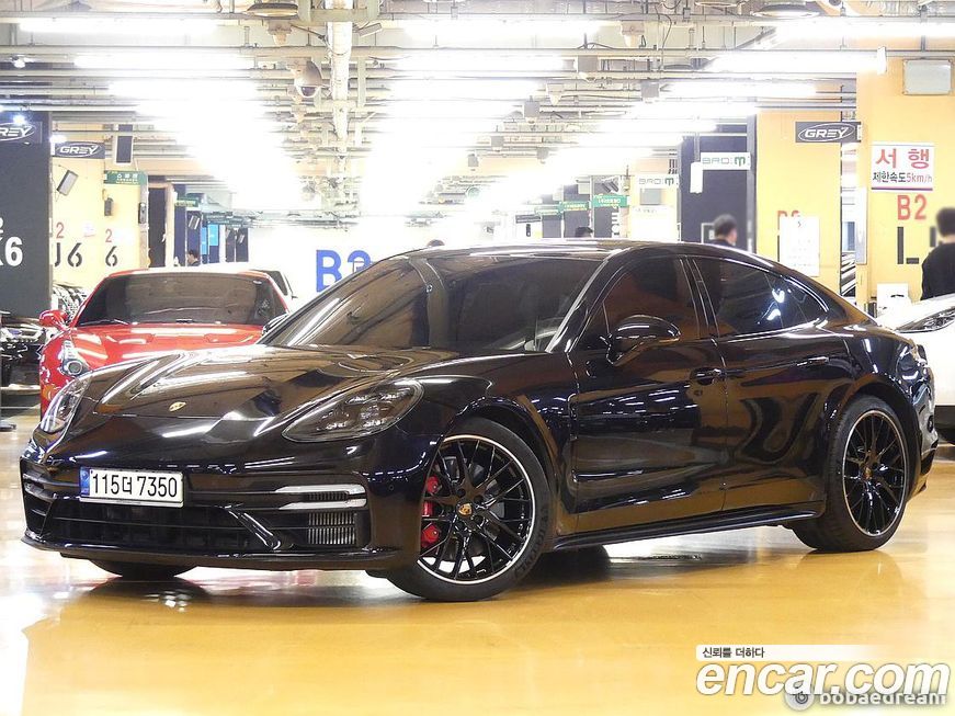 Porsche Panamera 2021