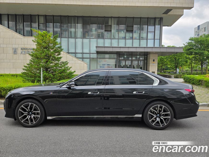 BMW 7-Series 2025